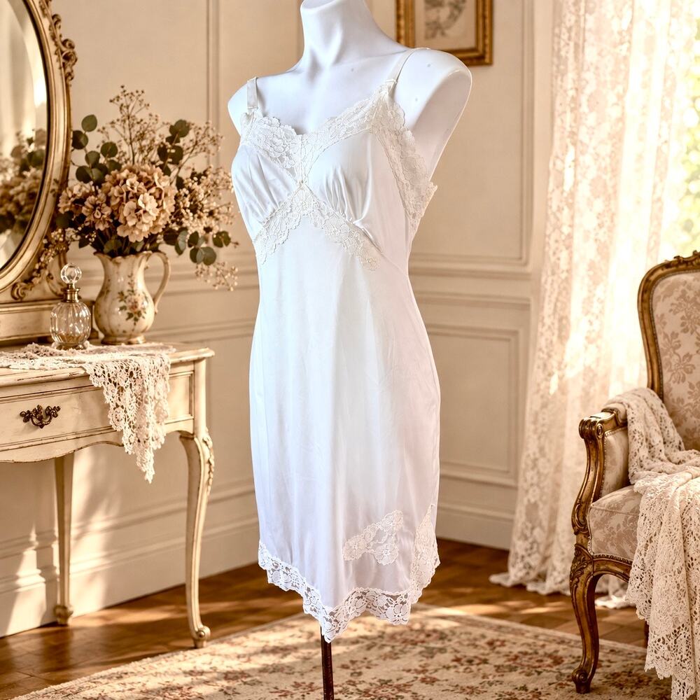 Vintage Dixie Belle White Nylon Slip 60s Lace Bodice Side Slit Lace Appliqué 36